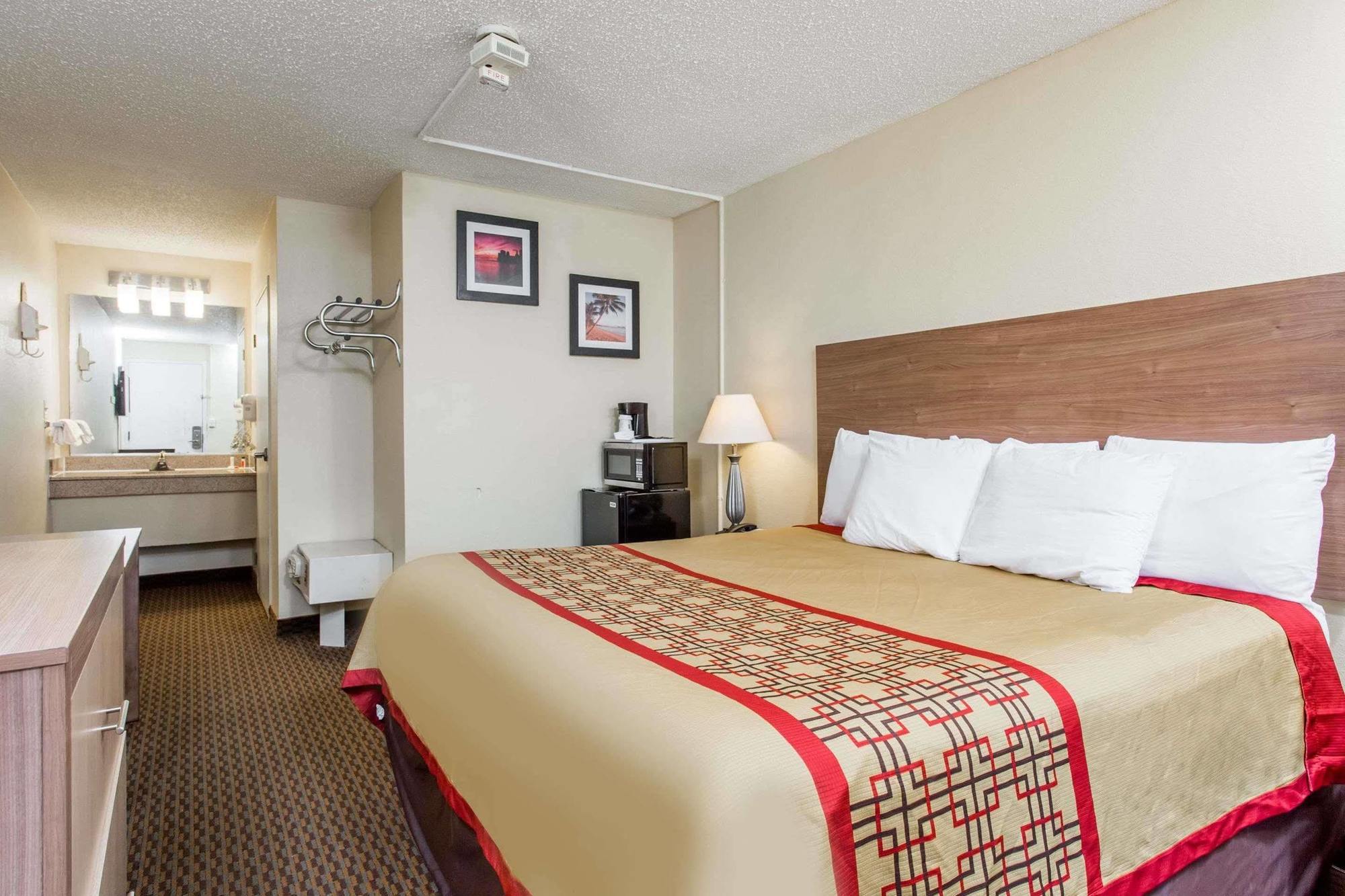Delta Hotels By Marriott Norfolk Airport Exterior photo
